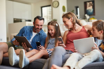 Which networks offer family SIM deals?